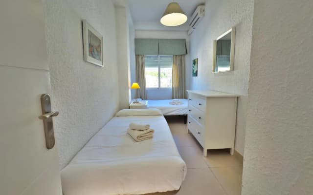 SKOL 933 Fantastic two bedrooms on the 9th floor with amazing sea views