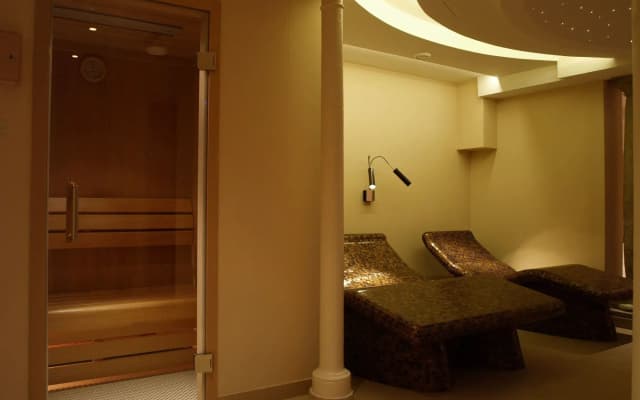 Romantik Hotel die Gersberg Alm mit Panorama über Salzburg und Outdoorpool ab Mai