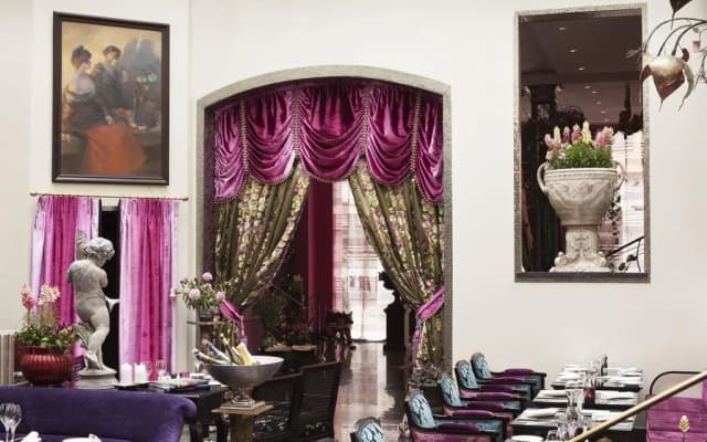 Dorsia Hotel & Restaurant
