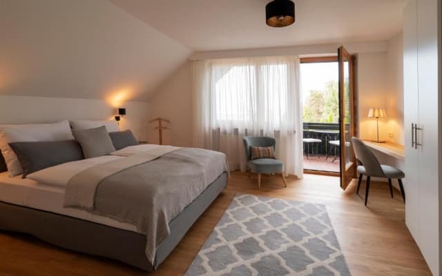 Haus4Zimmer mit Seeblick - einfacher Luxus, pur