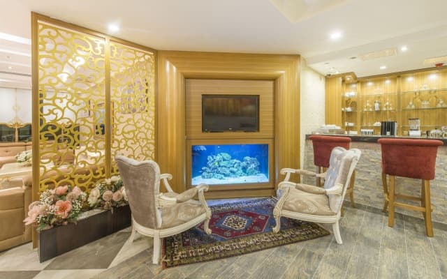 MidMar Deluxe Hotel